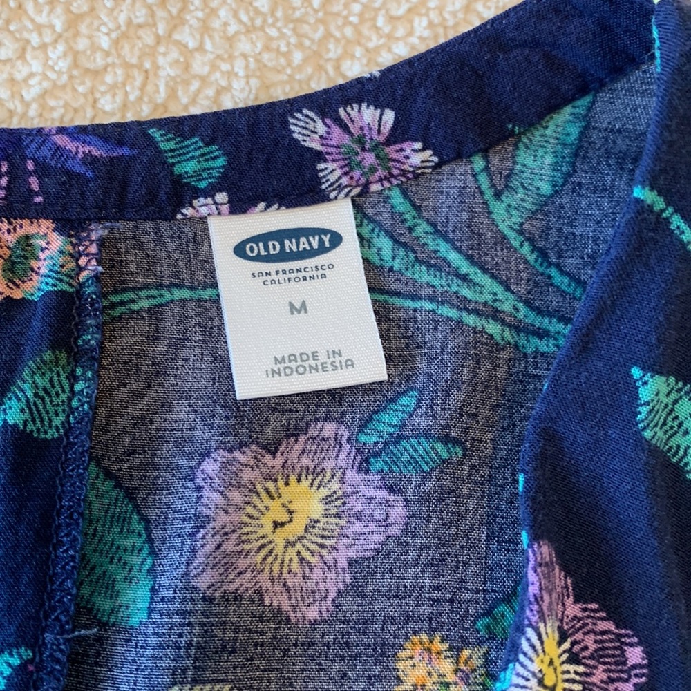 Old Navy Sleeveless Blouse - Picture 5 of 7